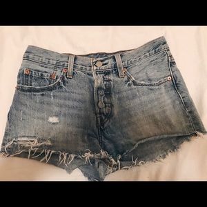Levi cut off shorts